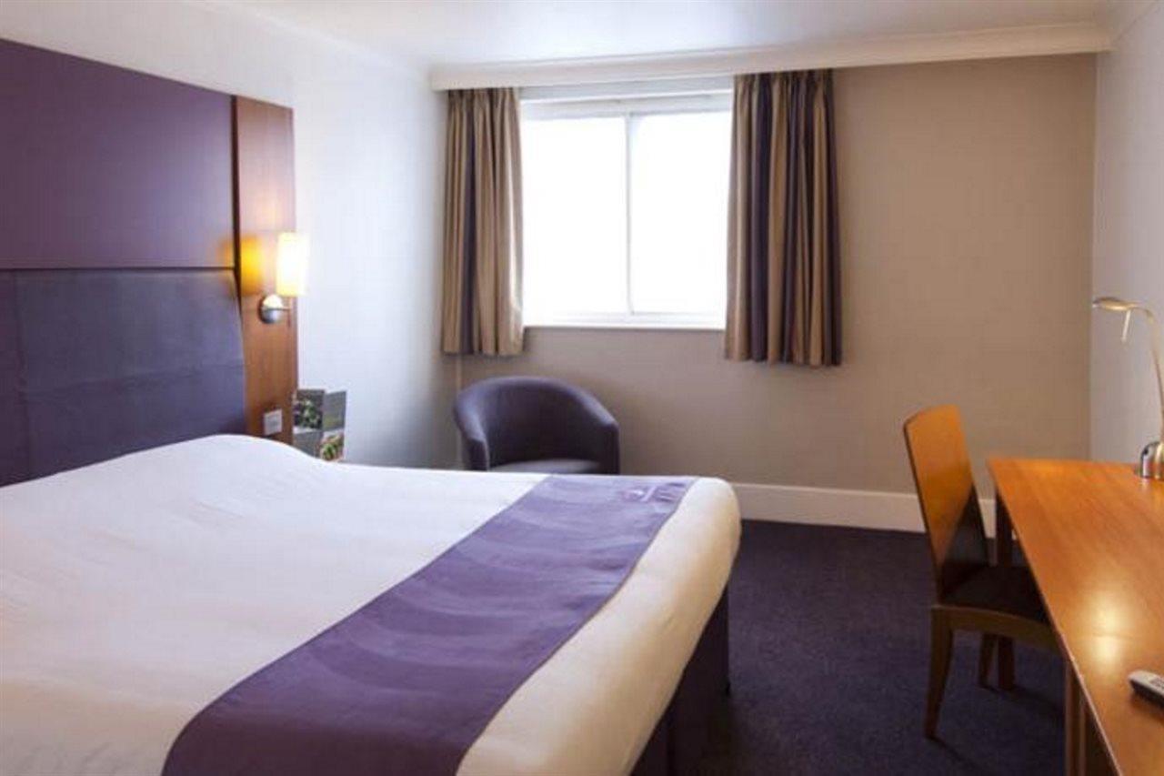 Premier Inn Leeds City Centre Екстериор снимка
