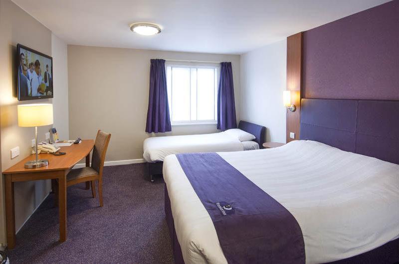 Premier Inn Leeds City Centre Екстериор снимка