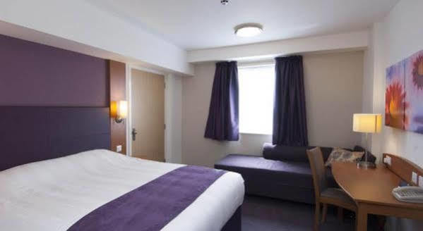 Premier Inn Leeds City Centre Екстериор снимка